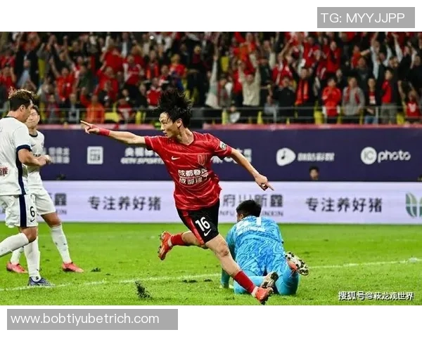 梅州队凭借茹子楠远射小角度破门暂时领先海牛队