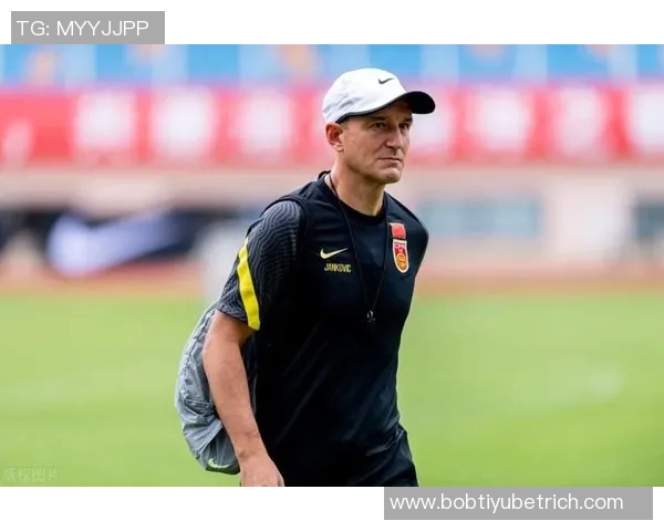 米卢执教国足背后张路推手扬科维奇遭神秘电话影响决定